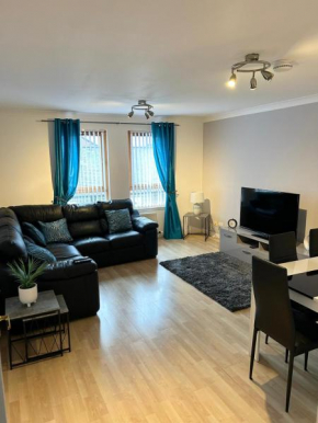 Spacious, modern 3 bedroom luxury flat in centre location